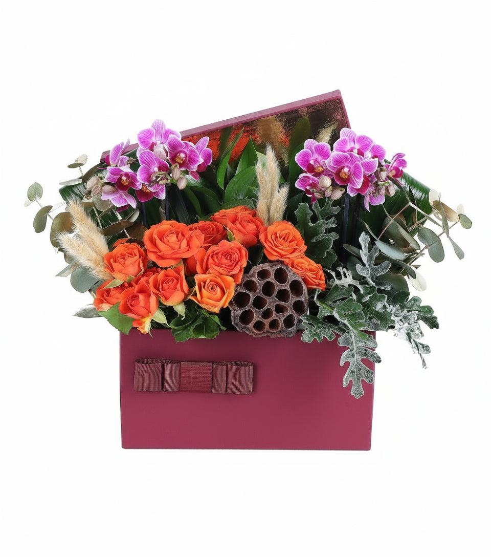 Bordo Kutuda Mini Orkide Ve Çardak Güller