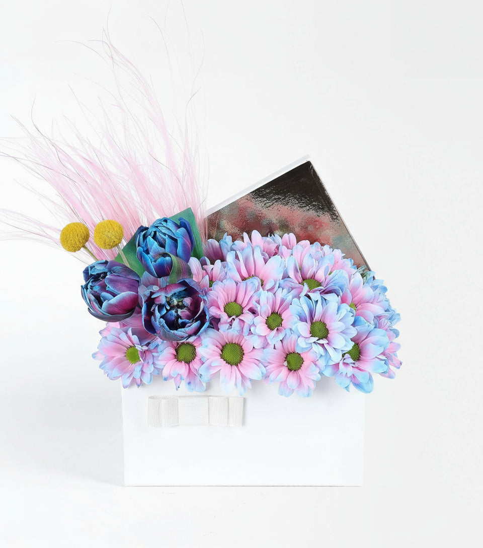 Gökkuşağı Mavi Papatya ve Galaxy Mavi Lale Aranjmanı