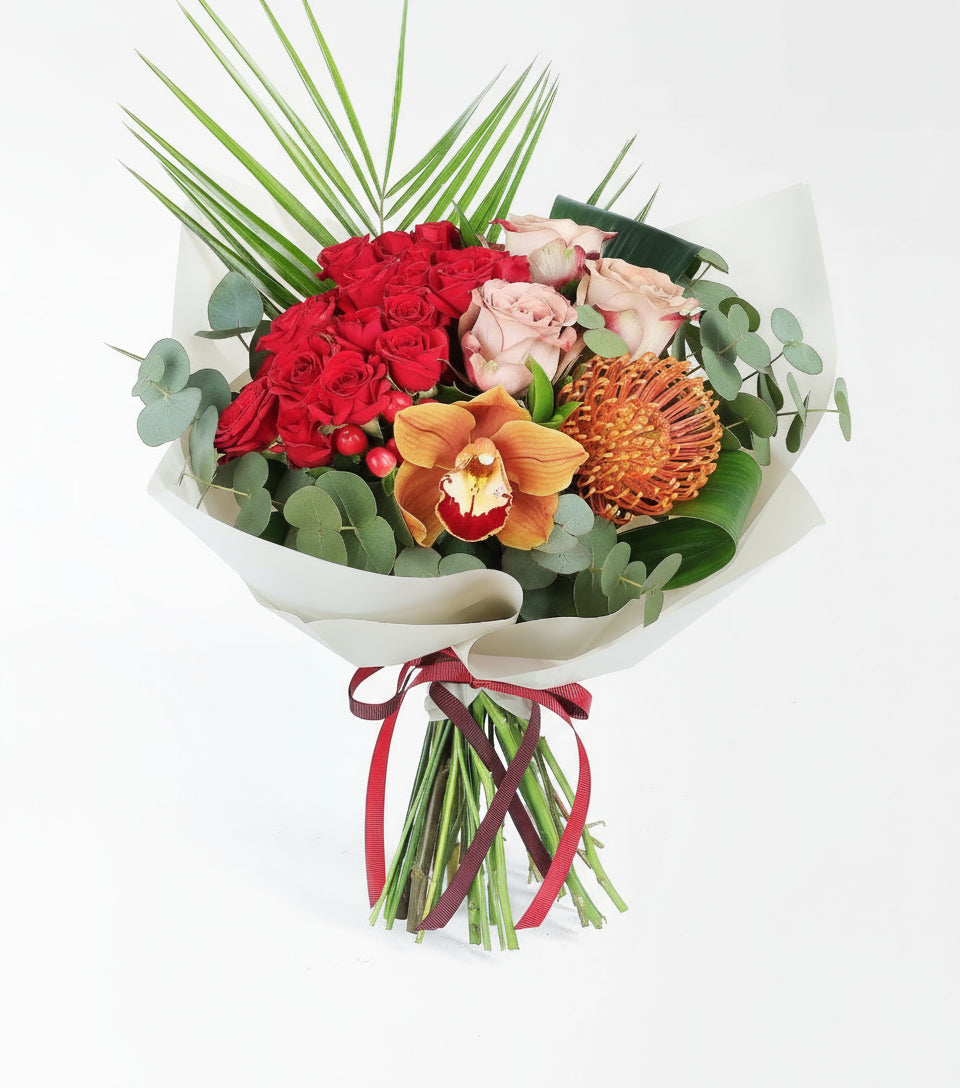 Cappucino Gül Cymbidum Orkide ve Lucuspermum Çiçek Buketi