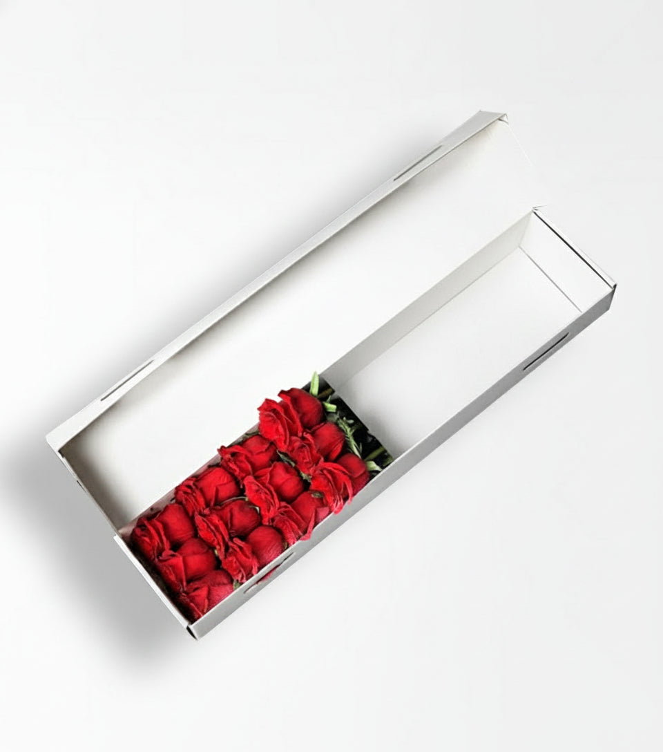 Beyaz Kutuda 12 Adet Kırmızı Gül