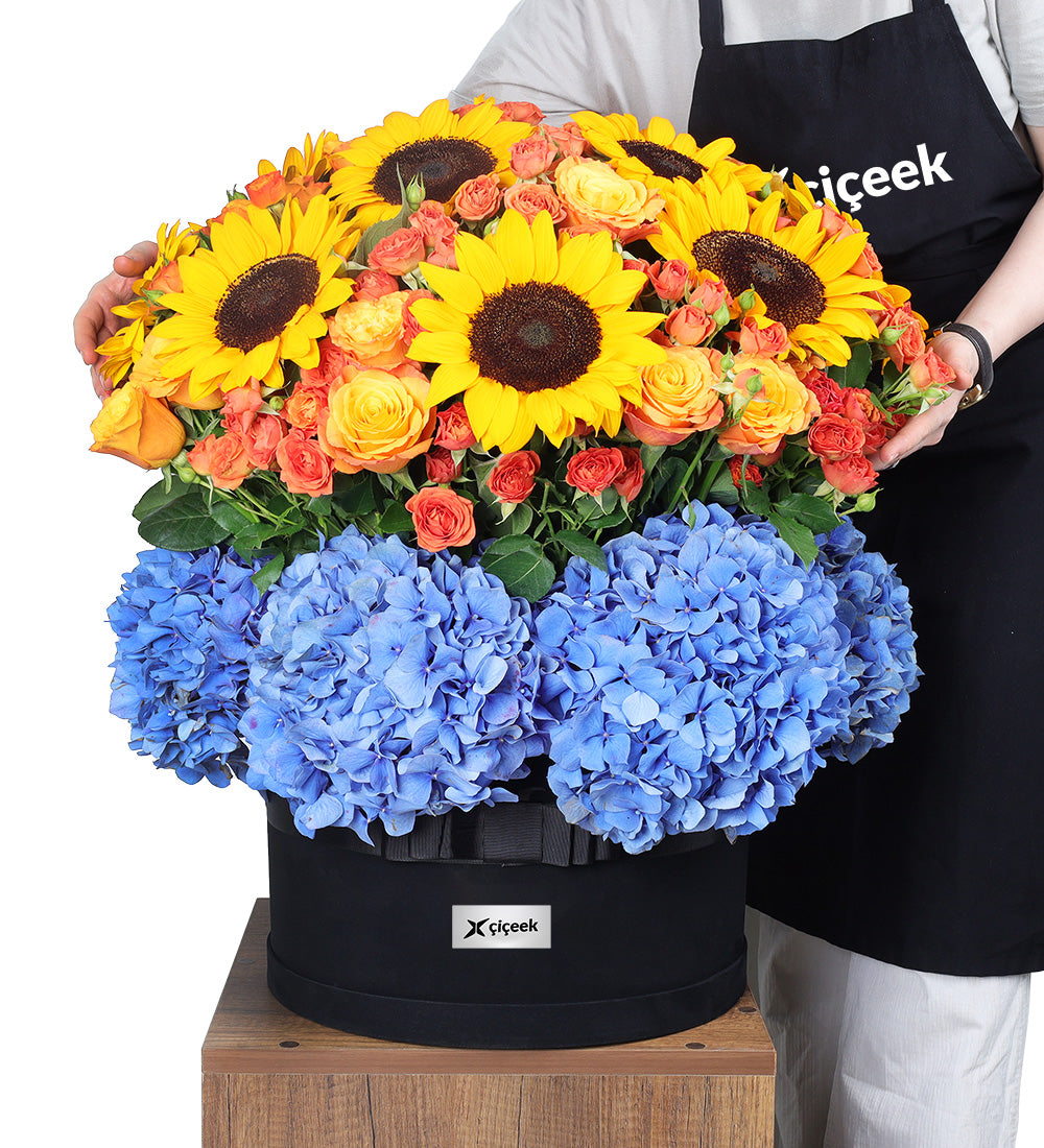 Dev Kutuda Panoramik Ayçiçeği Ve Ortancalı Çiçek Aranjmanı